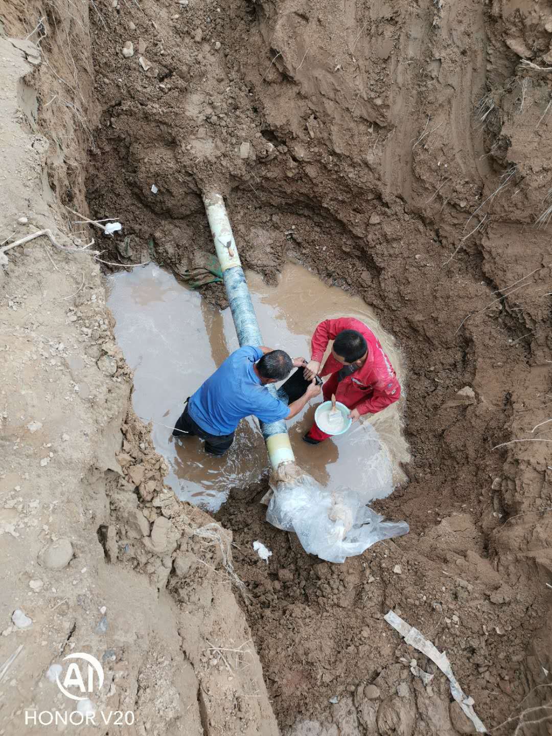 使用Z6尊龙凯时聚合物建补砂浆对裂缝建补时需把稳